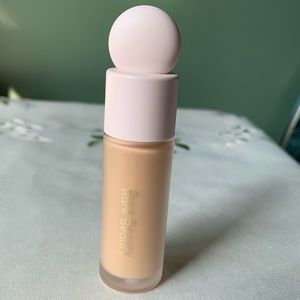 Rare Beauty - Liquid touch brightening Concealer